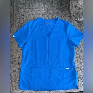 Casma Three-Pocket Scrub Top